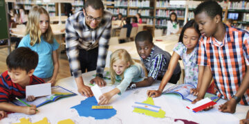 Você já parou para pensar nos benefícios que o programa bilíngue no colégio traz ao seu filho? 